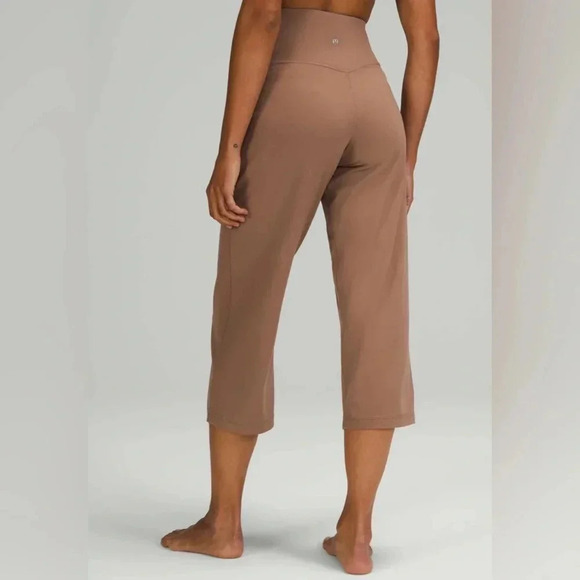 Lululemon Align Wide Leg Super-High-Rise Crop *23"
Cacao Size 6 - Picture 2 of 6